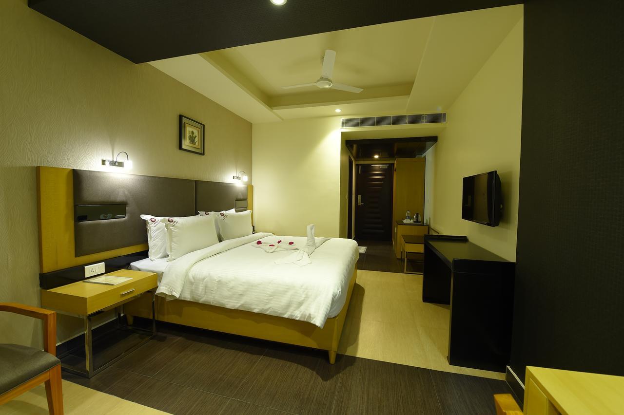 Mayas Kem Pride Hotel Tiruchirappalli Екстериор снимка